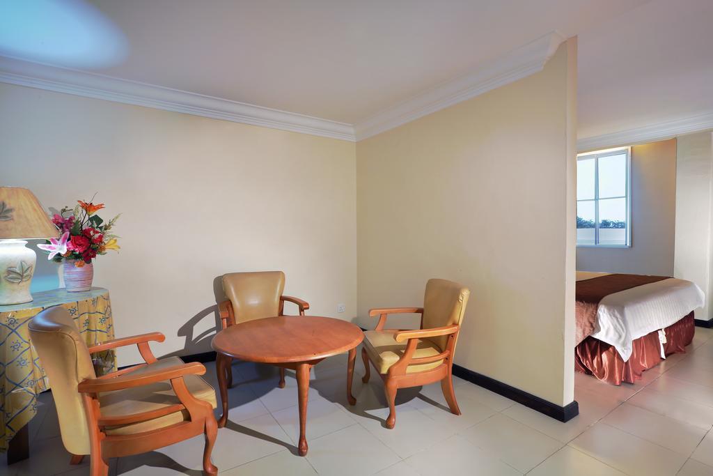 吉里汶岛阿斯顿城市酒店 丹戎巴來卡里汶 外观 照片